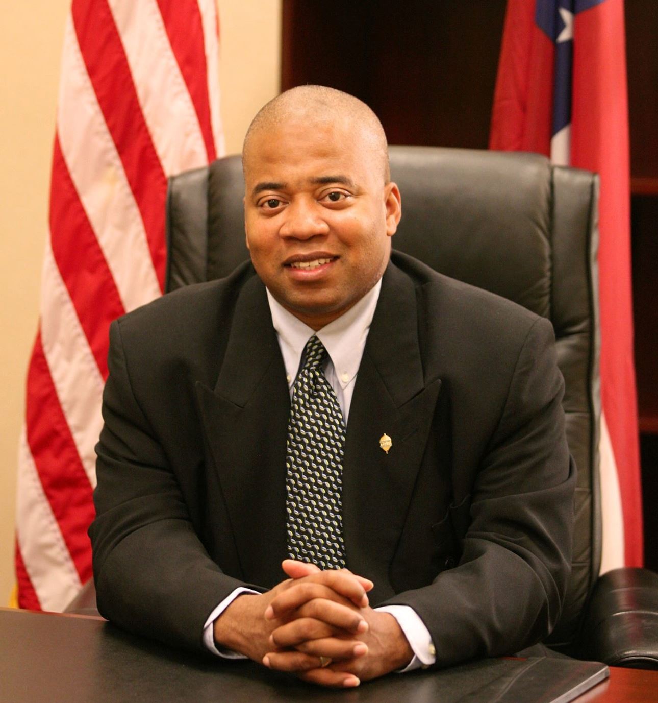 Com_Marshall Headshot